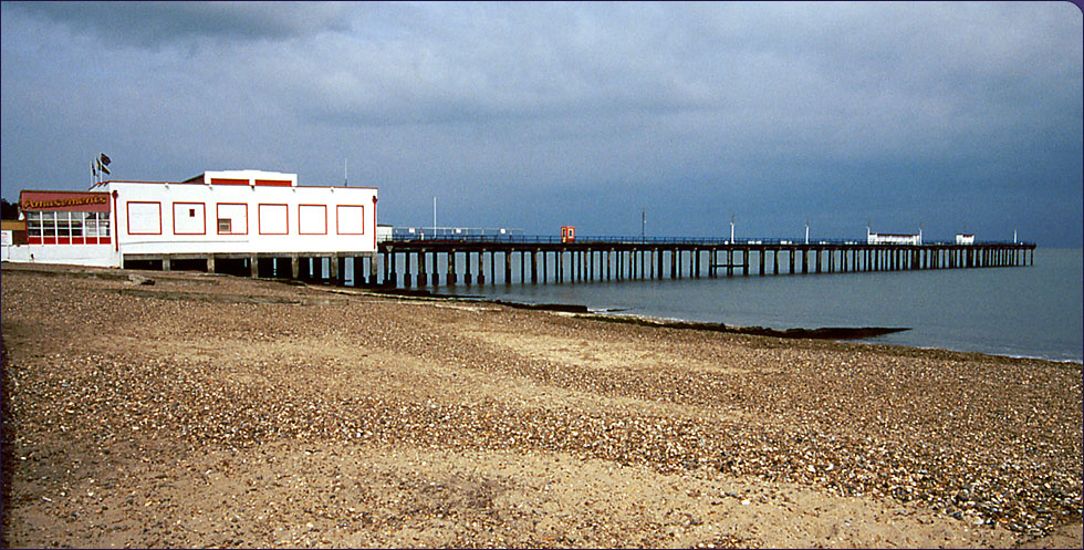 http://www.theheritagetrail.co.uk/images/felixstowePier.jpg