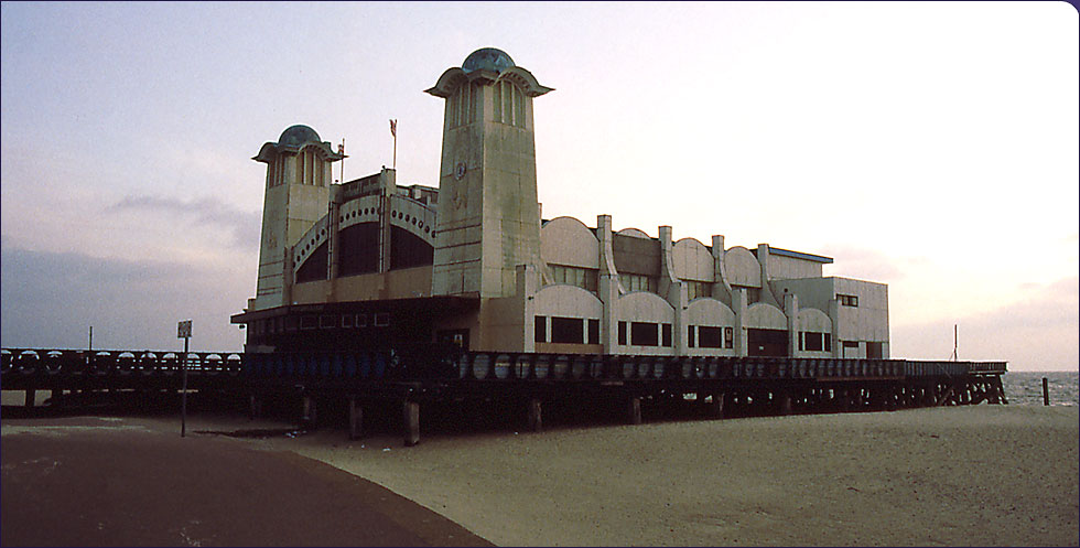 http://www.theheritagetrail.co.uk/images/gyWellingtonPier.jpg