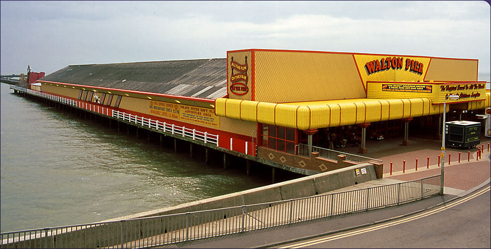 http://www.theheritagetrail.co.uk/images/waltonPier.jpg