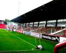 http://www.footballgroundsofengland.co.uk/images/Brentford-04.jpg